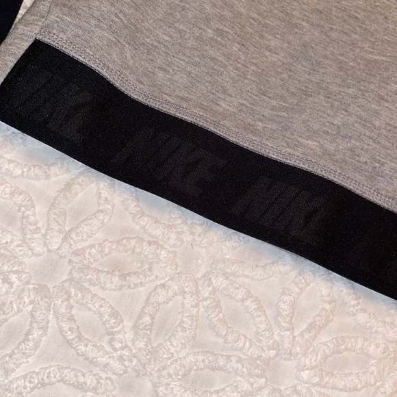 Nike-XS women’s black & gray hooded sweatshirt - Picture 5 of 7